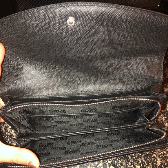 Michael Kors wallet - Picture 2 of 3